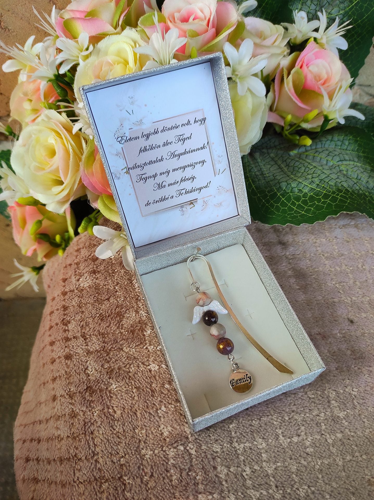 Family medálos könyvjelző